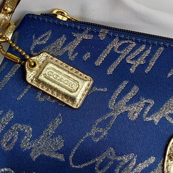 'COACH' 'POPPY' SIGNATURE SCRIPT LUREX JACQUARD WRISTLET NAVY BLUE/GOLD - Picture 9 of 15